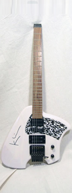 Klein Headless white guitarpoll