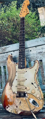 Fender Stratocaster bit worn